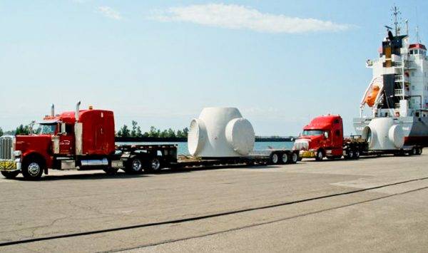 Lone Star truck convoy with specialized wind turbine pieces